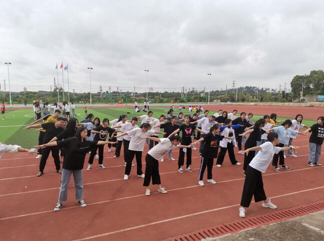 南昌向遠(yuǎn)軌道技術(shù)學(xué)校展體育課堂風(fēng)采，共教研促成長