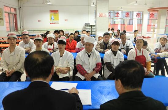 南昌向遠(yuǎn)軌道技術(shù)學(xué)校餐飲中心召開食品安全工作會(huì)議