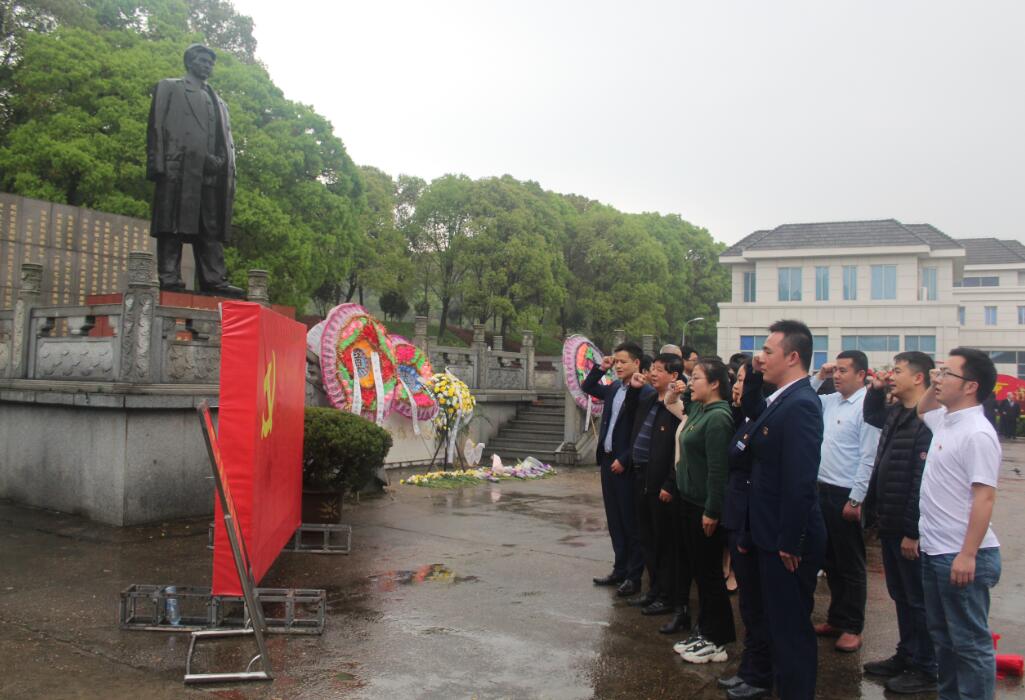 南昌向遠軌道技術(shù)學校黨支部開展“精神血脈永賡續(xù)，革命薪火代代傳”主題黨日活動