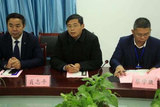 合肥軌道交通學校領(lǐng)導、老師一行親臨南昌軌道學?？疾? width=