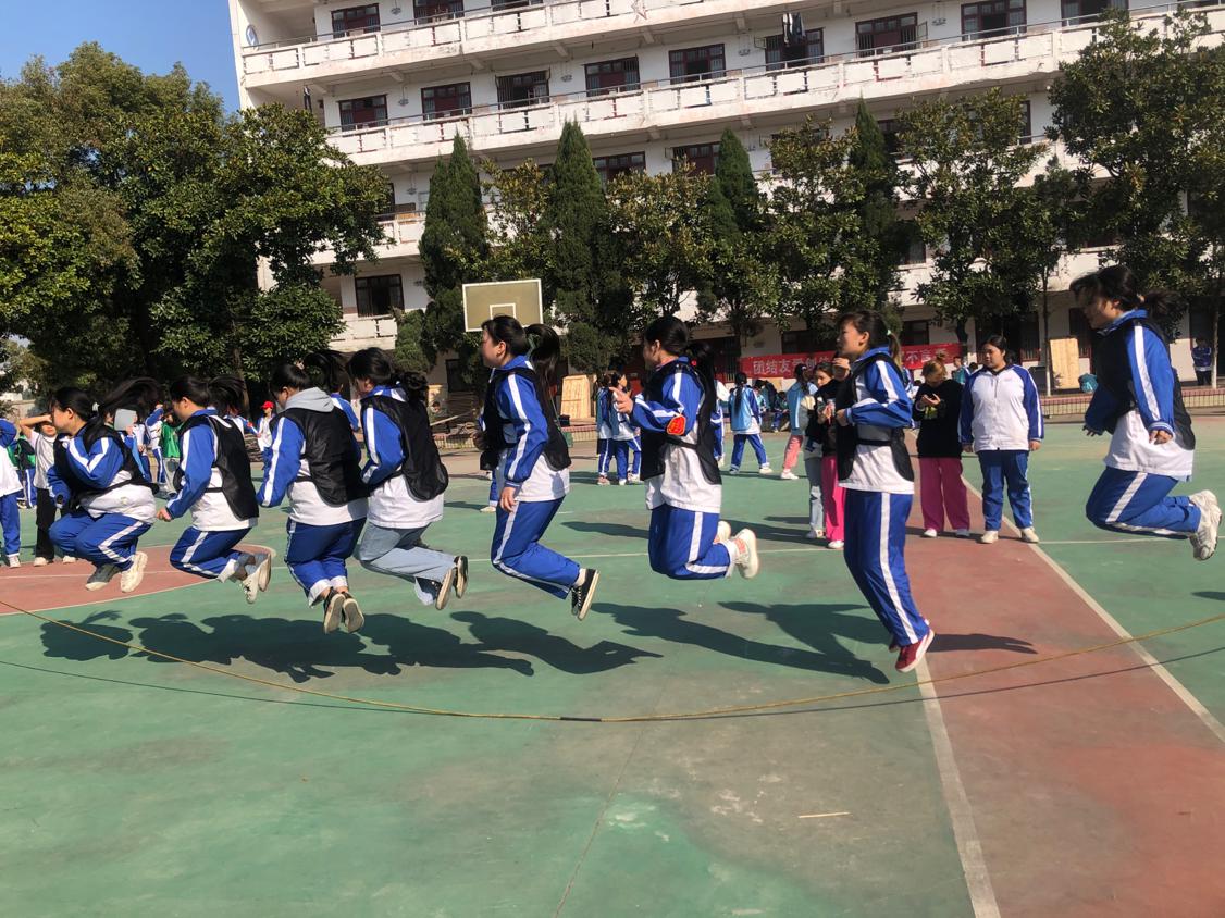 熱烈祝賀南昌向遠(yuǎn)軌道技術(shù)學(xué)校第五屆趣味運(yùn)動(dòng)會(huì)順利召開(kāi)