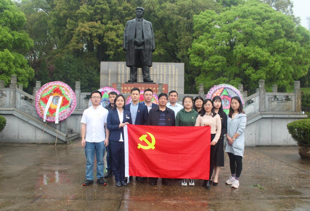 南昌向遠軌道技術(shù)學校黨支部開展“精神血脈永賡續(xù)，革命薪火代代傳”主題黨日活動