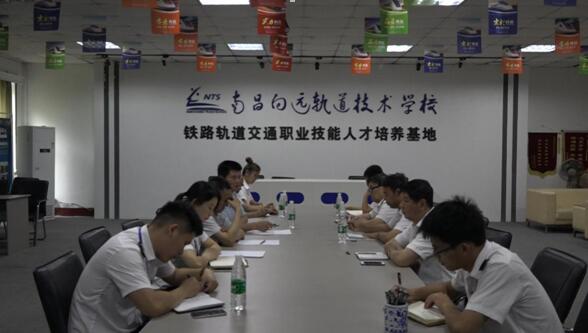 全國(guó)知名教育專家翁孝川、余國(guó)良教授來(lái)?？疾煺{(diào)研