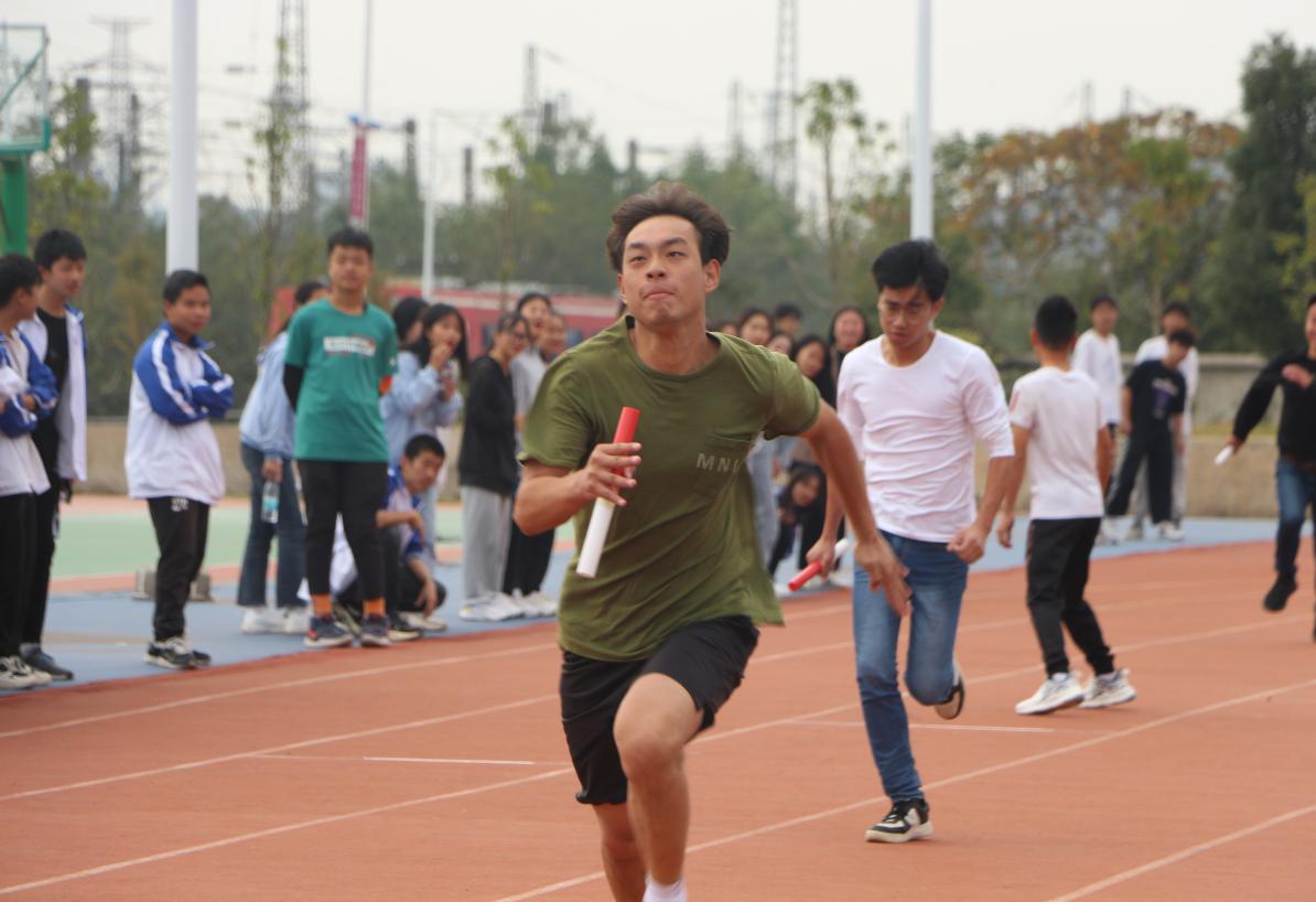 南昌向遠(yuǎn)軌道技術(shù)學(xué)校第十三屆田徑運動會之教職工風(fēng)采