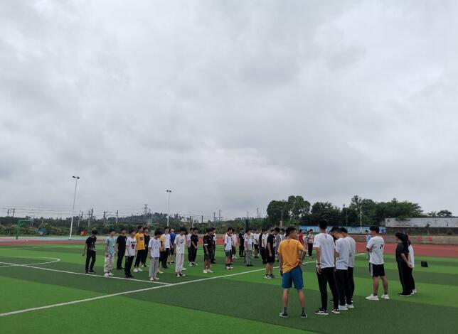 南昌向遠(yuǎn)軌道技術(shù)學(xué)校展體育課堂風(fēng)采，共教研促成長