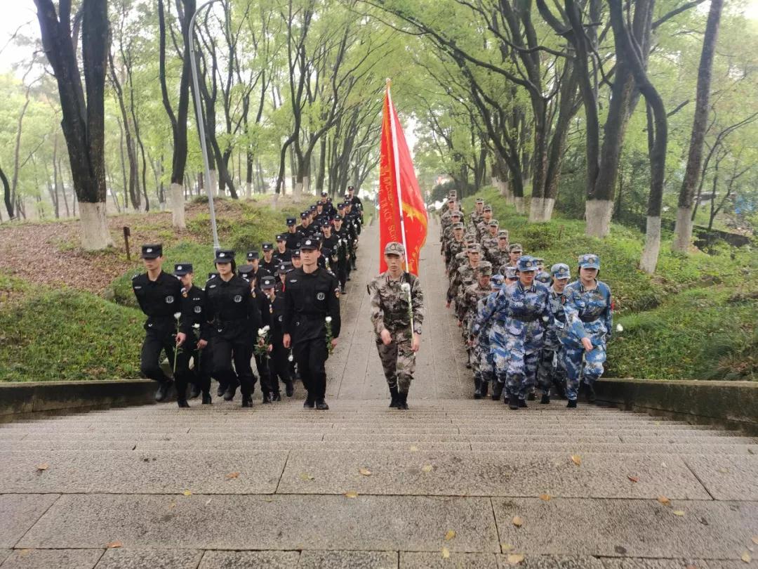 學(xué)習(xí)黨史，致敬英雄---南昌向遠(yuǎn)軌道技術(shù)學(xué)校開(kāi)展清明節(jié)祭掃主題團(tuán)日活動(dòng)