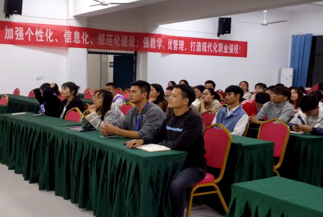 《青春·正步走》—南昌向遠軌道技術(shù)學校開展法治教育專題講座
