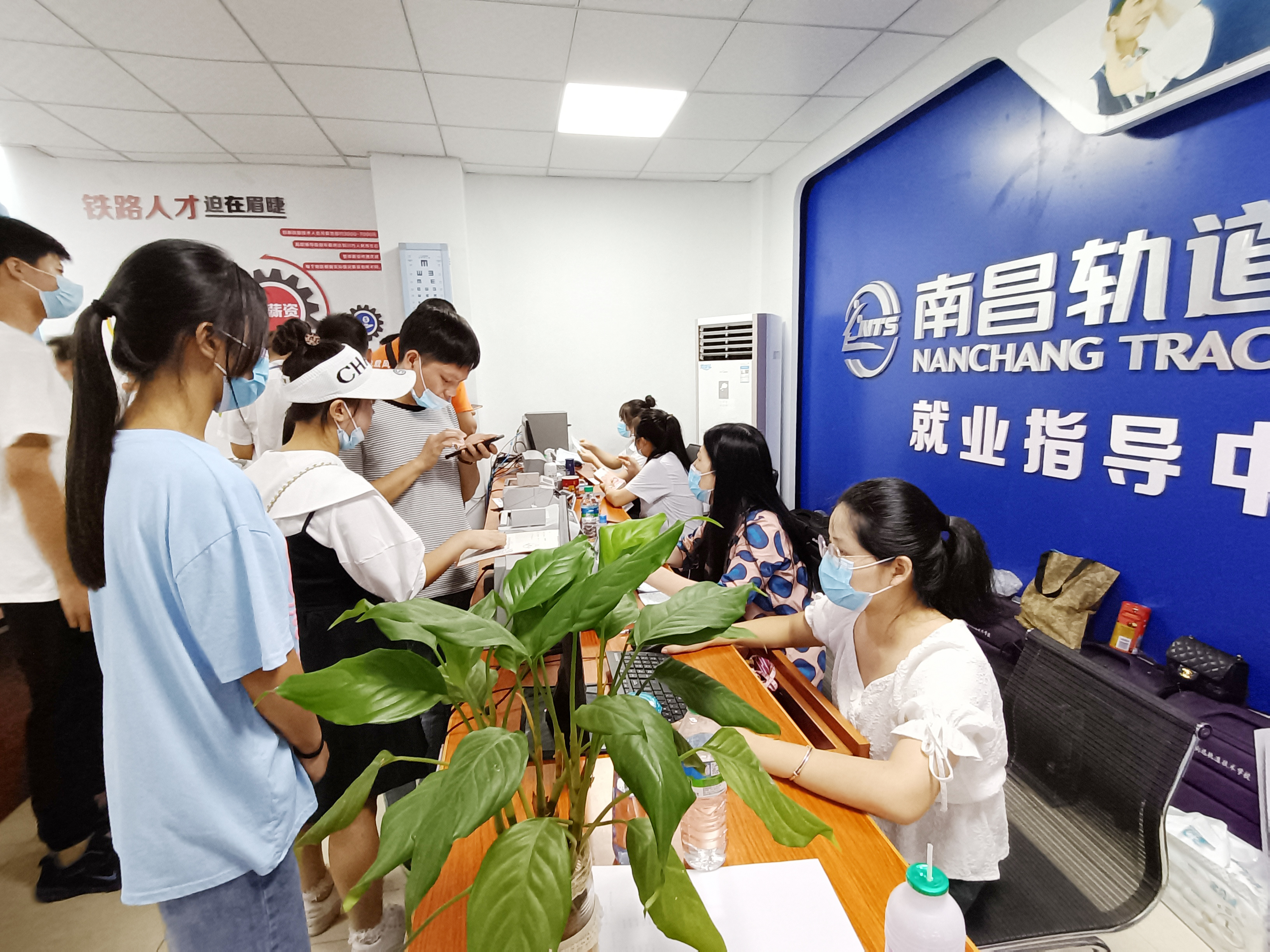 新秋迎萌新，服務(wù)暖人心-南昌向遠軌道技術(shù)學(xué)校 喜迎2021秋季新生