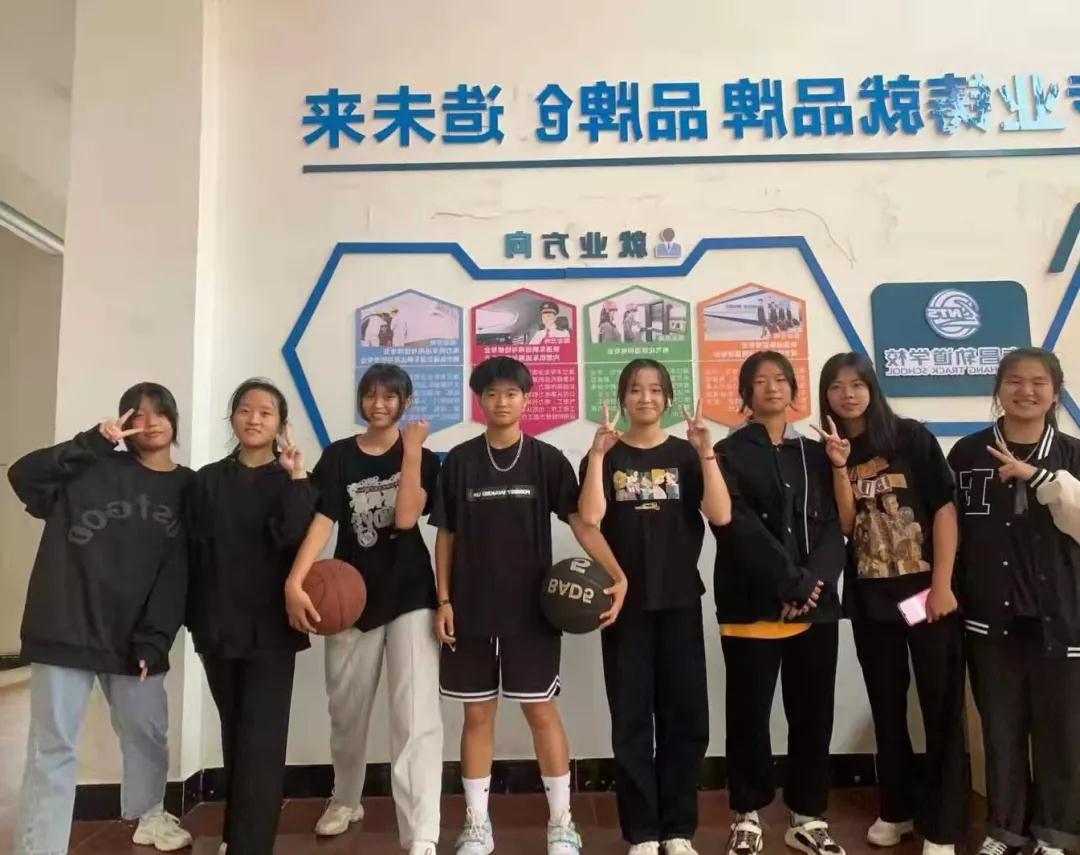 南昌向遠軌道技術(shù)學(xué)校2021級“新生杯”籃球賽圓滿落幕！