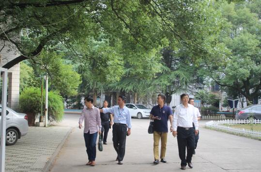 南昌市教育局專家組來南昌向遠(yuǎn)鐵路技術(shù)學(xué)校視察指導(dǎo)工作