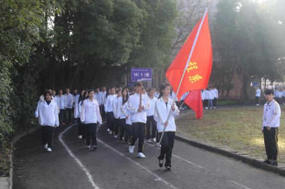 南昌向遠(yuǎn)軌道技術(shù)學(xué)校成功舉辦第九屆秋季運(yùn)動會