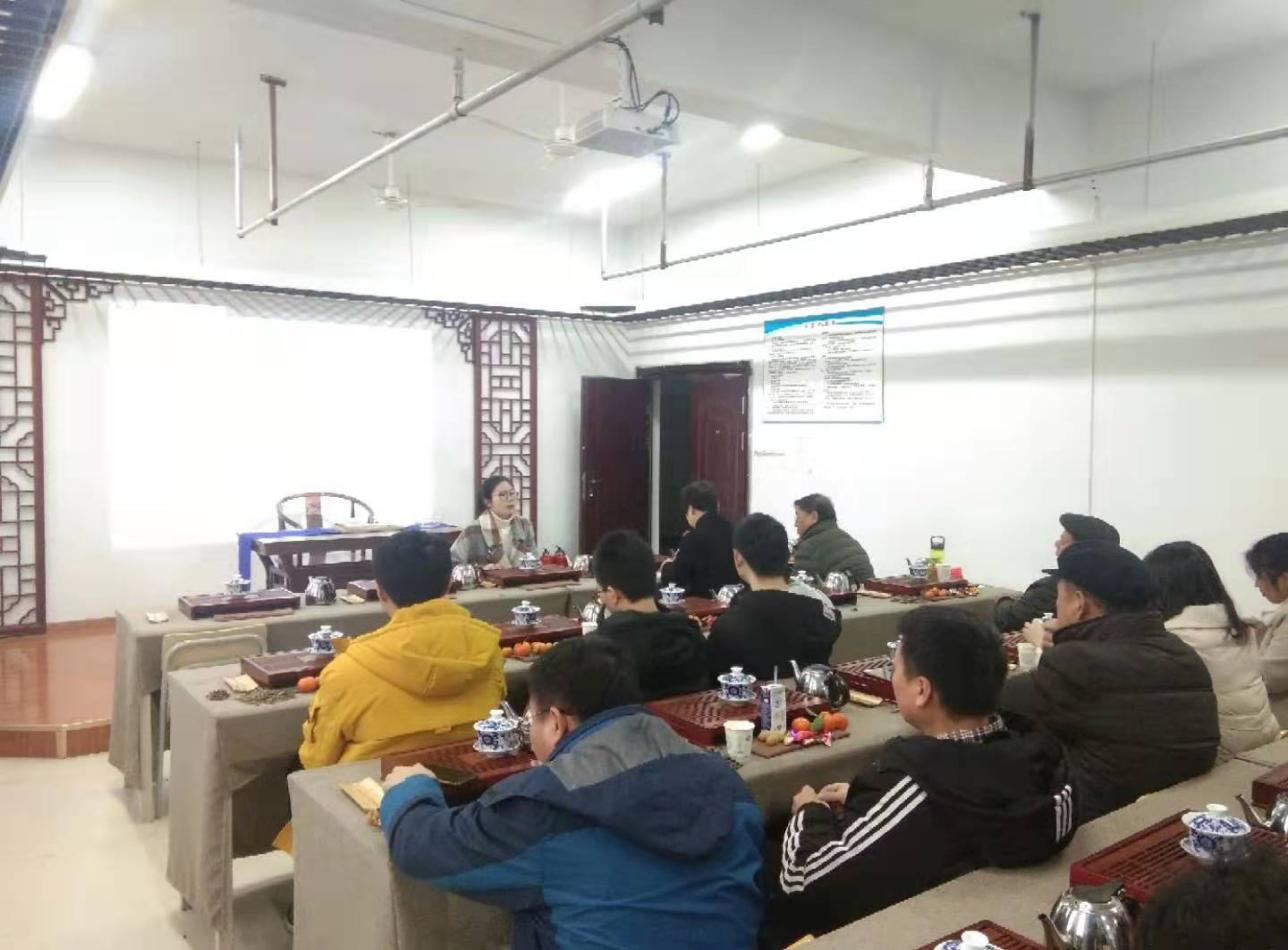 南昌向遠(yuǎn)軌道技術(shù)學(xué)校順利召開2019-2020學(xué)年第一學(xué)期期末教師教學(xué)座談會(huì)