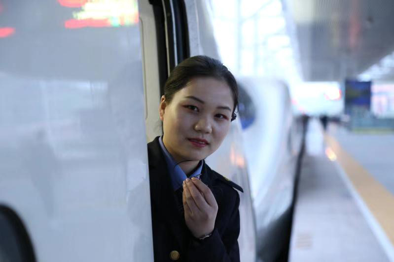 南昌向遠軌道技術(shù)學(xué)校唐思琪南昌鐵路局列車員