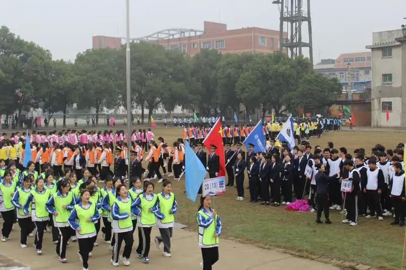 南昌向遠(yuǎn)軌道技術(shù)學(xué)校第六屆趣味運(yùn)動會順利開幕