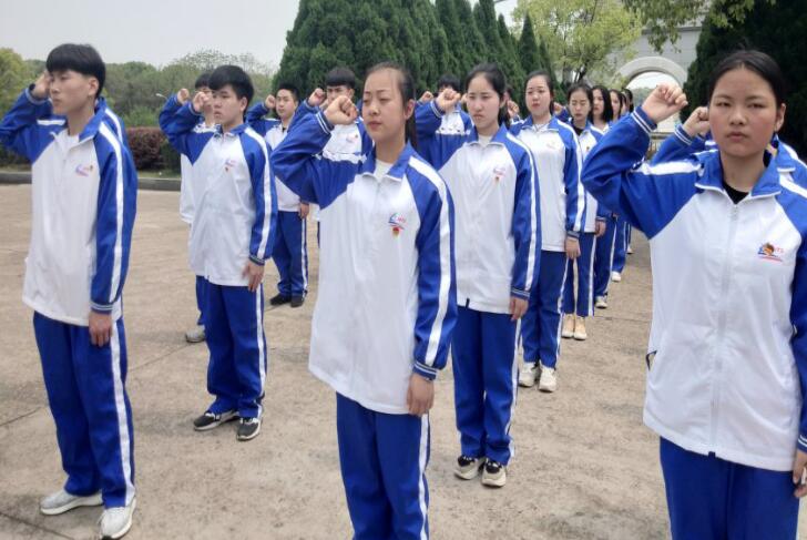 南昌向遠(yuǎn)鐵路學(xué)校聚沙成塔，積水成淵---愛的教育，傳播正能量！