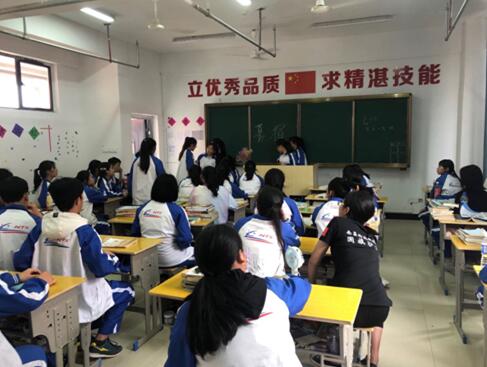 “愛心助殘,溫暖校園”南昌向遠(yuǎn)軌道技術(shù)學(xué)校開展助殘捐贈活動