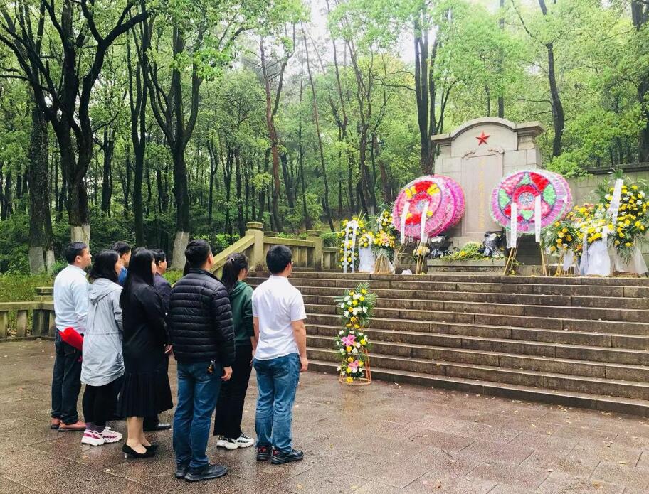 南昌向遠軌道技術(shù)學校黨支部開展“精神血脈永賡續(xù)，革命薪火代代傳”主題黨日活動