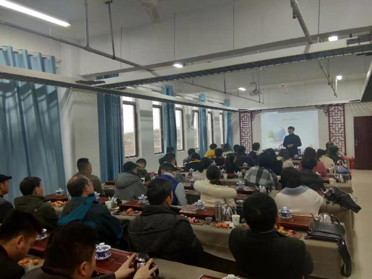南昌向遠(yuǎn)軌道技術(shù)學(xué)校順利召開2019-2020學(xué)年第一學(xué)期期末教師教學(xué)座談會(huì)