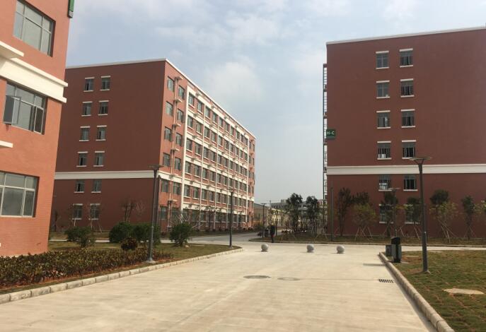 南昌向遠軌道技術(shù)學(xué)校老師赴就業(yè)單位回訪、慰問畢業(yè)生