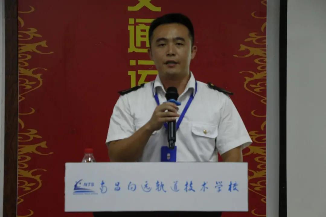 南昌向遠軌道技術(shù)學校師徒結(jié)對薪火傳，青藍攜手促成長