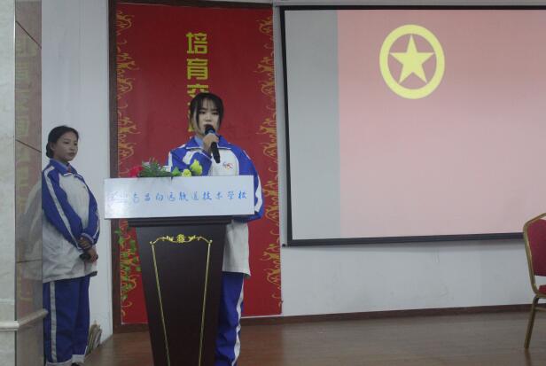 南昌向遠軌道技術學校舉行“不忘初心跟黨走”2019年下半年新團員入團宣誓儀式活動